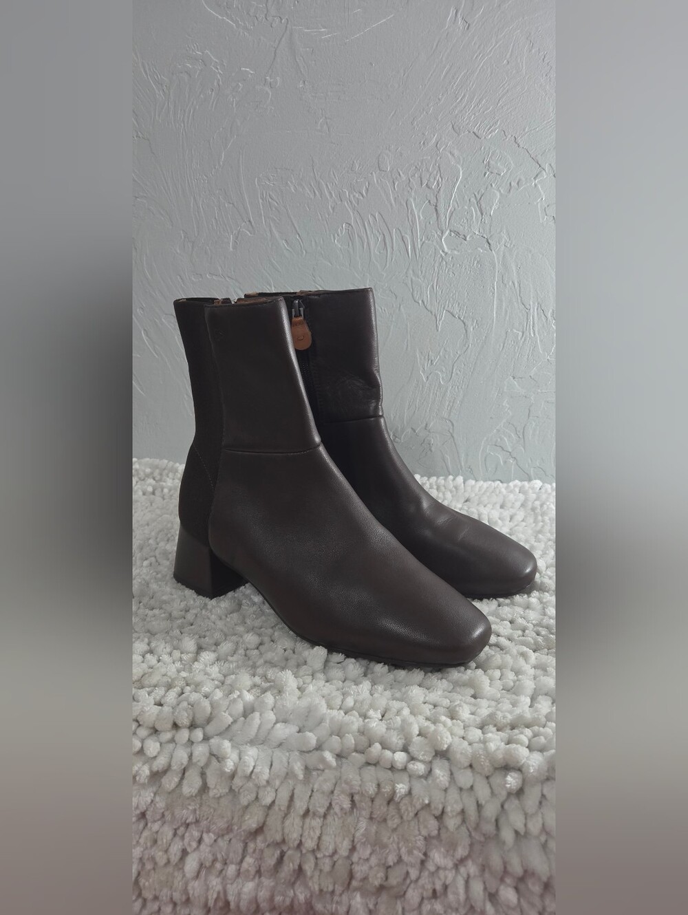 Gentle Souls Booties Size 9 Brown Minimalist Quiet Luxury Preppy Office Chic